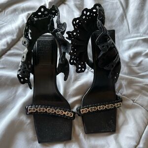 Givenchy logo chain frill slingback pumps AS-IS